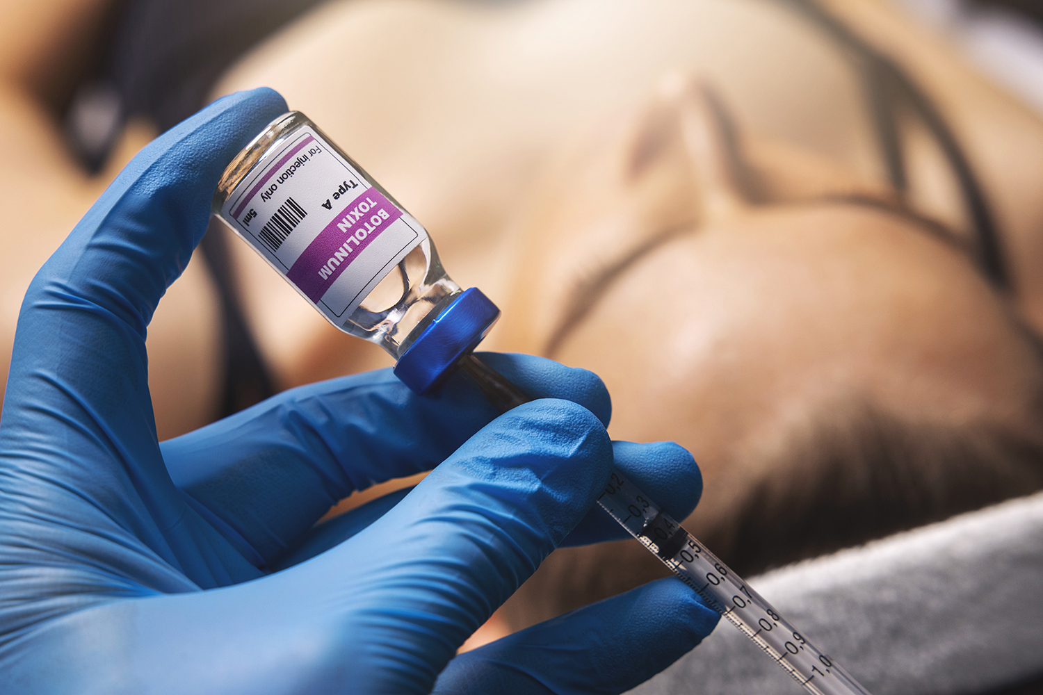 Cosmetic injection. Filling syringe with botulinum toxin